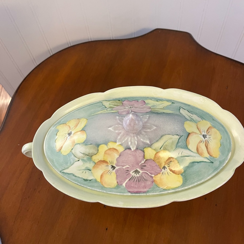 Vintage/Antique hand painted‎ covered casserole - Picture 3 of 7